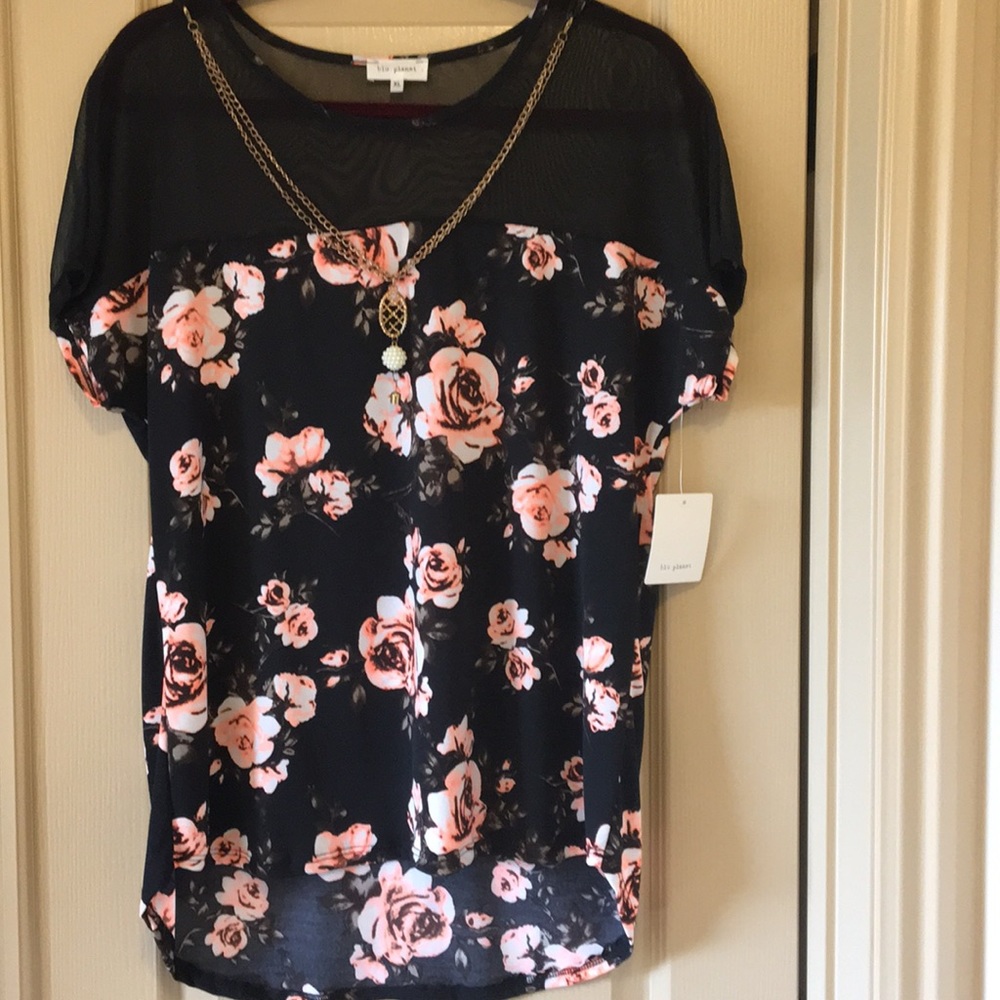 Blu Planet Floral Top with mesh and necklace